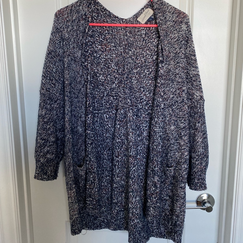 Universal thread cardigan size M